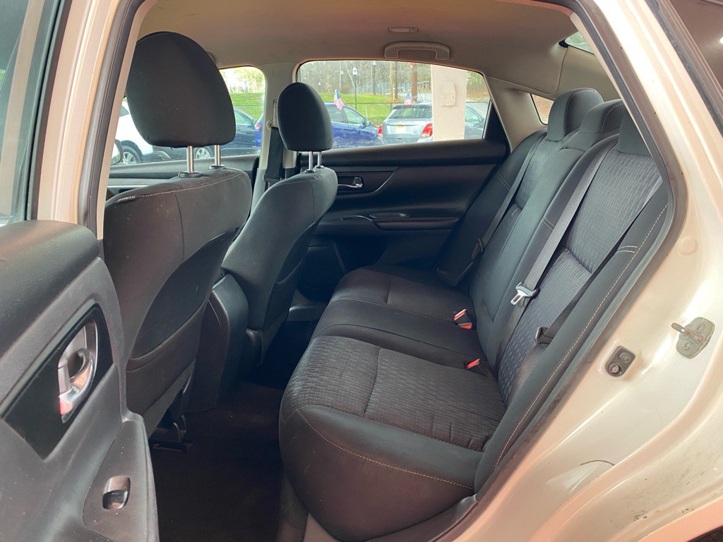 2016 Nissan Altima Image 11