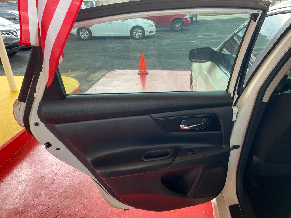 2016 Nissan Altima Image 12