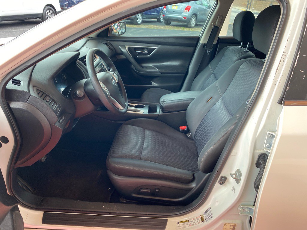 2016 Nissan Altima Image 14