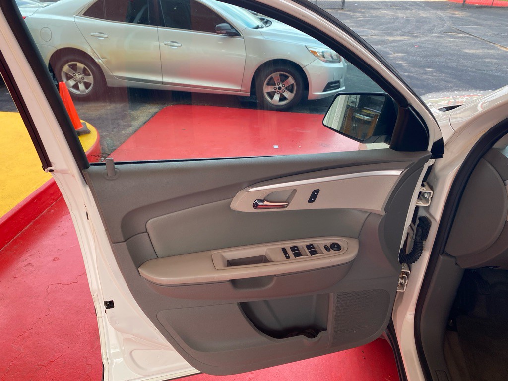 2012 Chevrolet Traverse Image 17