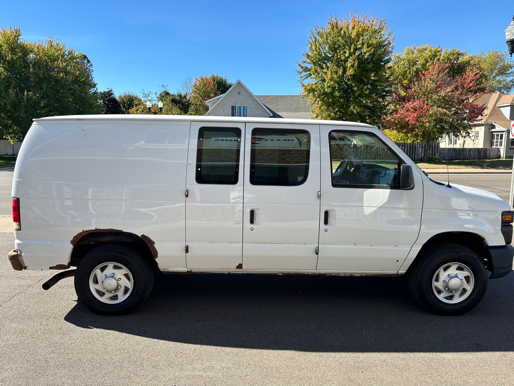 2014 Ford E-series Image 2
