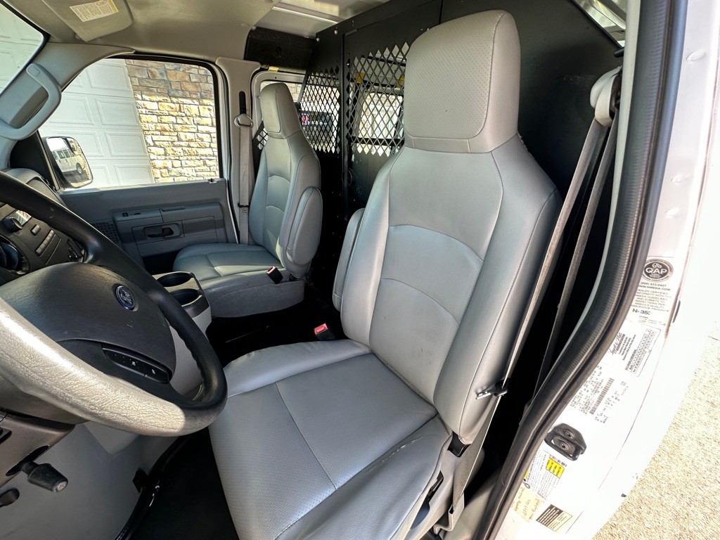 2014 Ford E-series Image 14