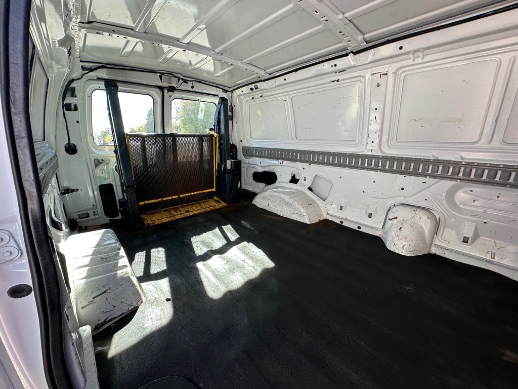2014 Ford E-series Image 21