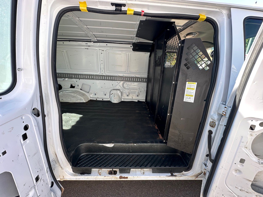 2014 Ford E-series Image 22