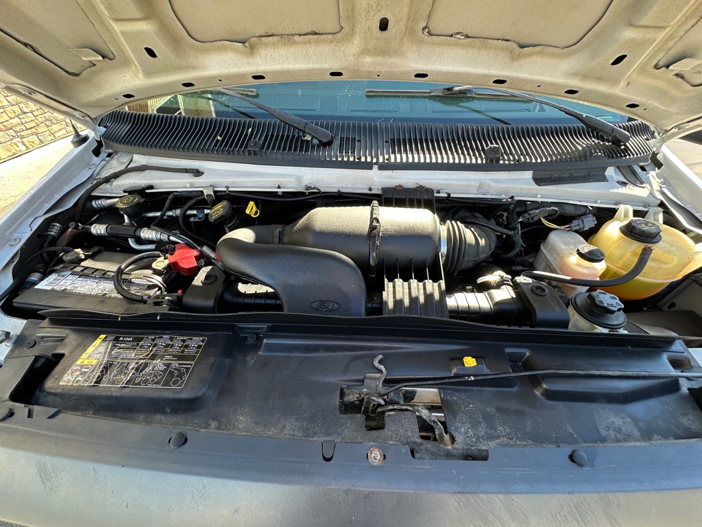 2014 Ford E-series Image 25