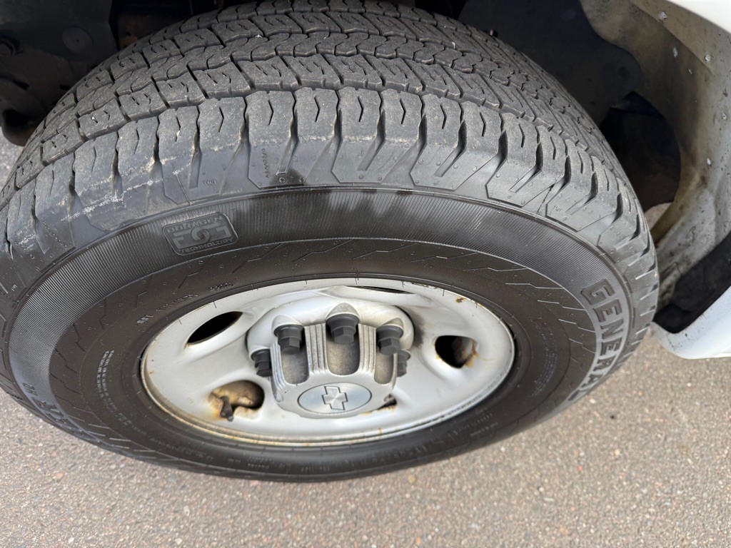 2016 Chevrolet Express Image 3