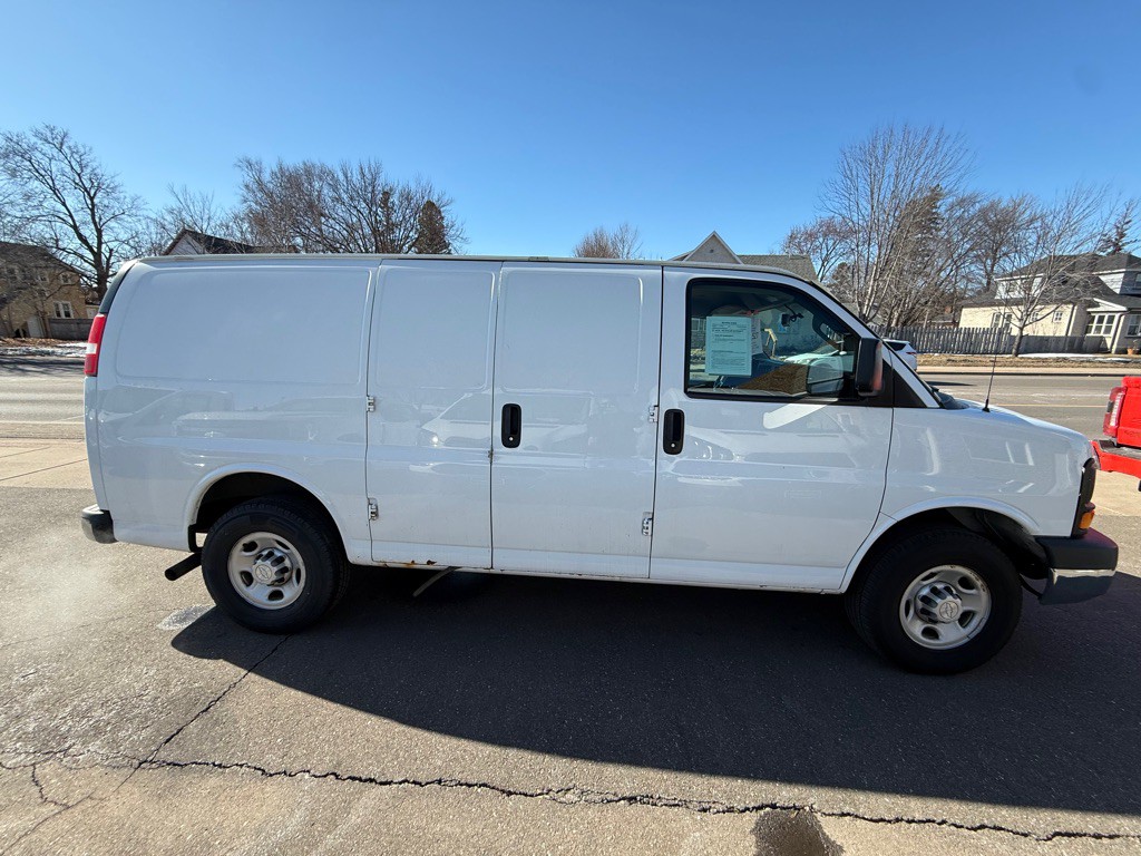 2016 Chevrolet Express Image 18