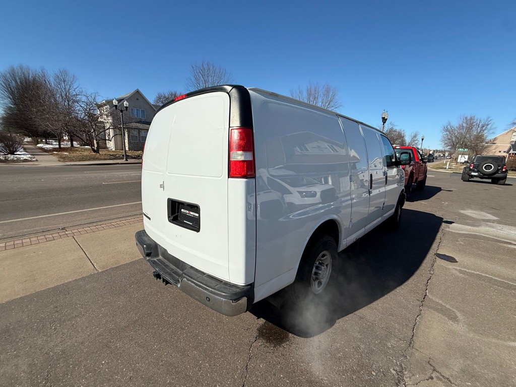 2016 Chevrolet Express Image 19
