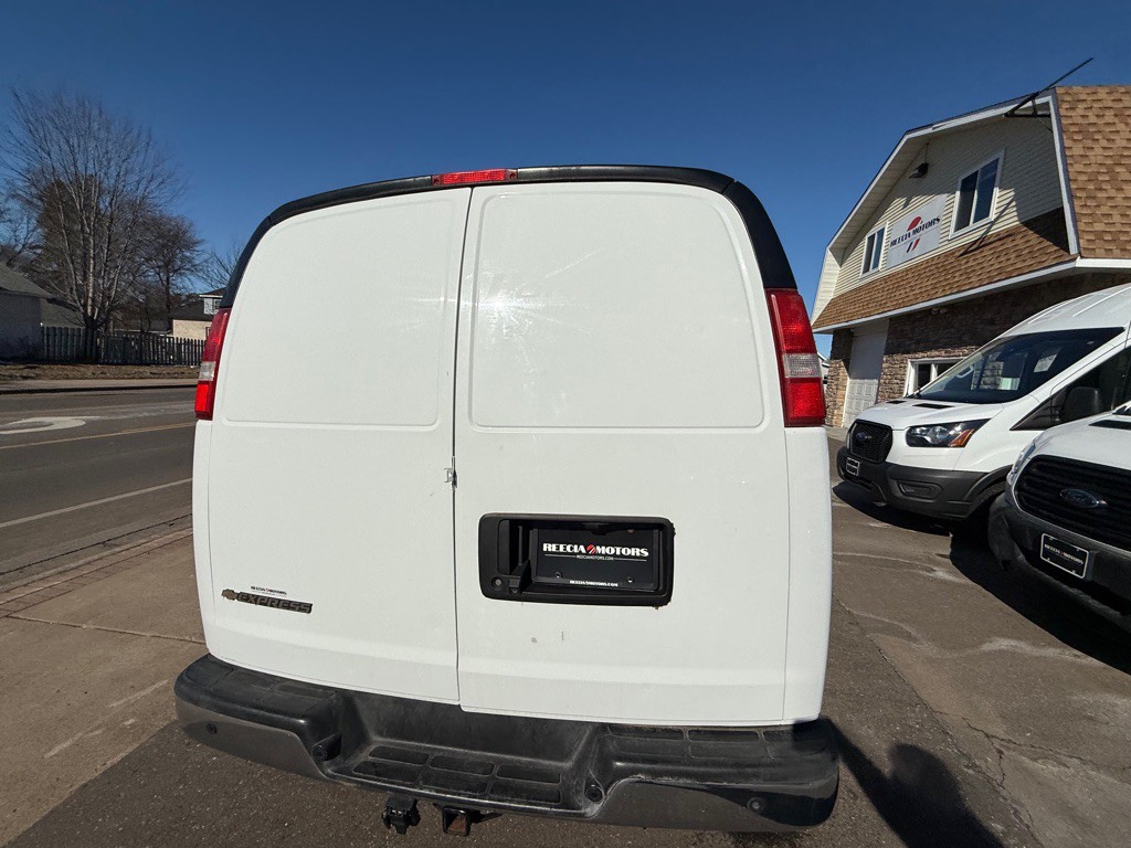 2016 Chevrolet Express Image 20