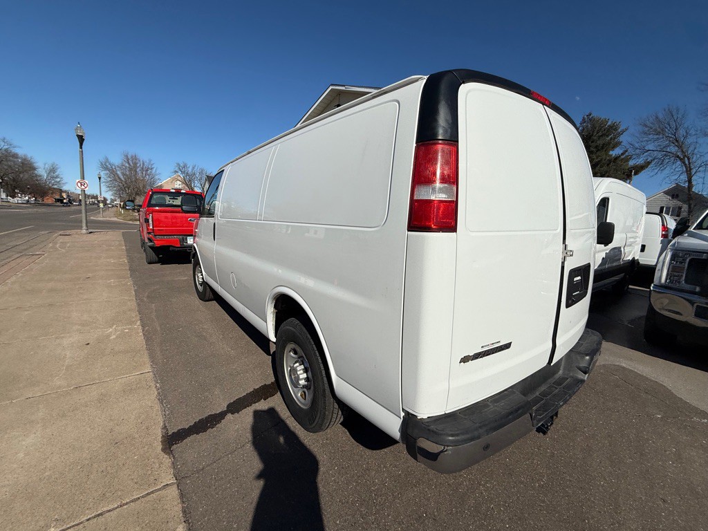 2016 Chevrolet Express Image 21