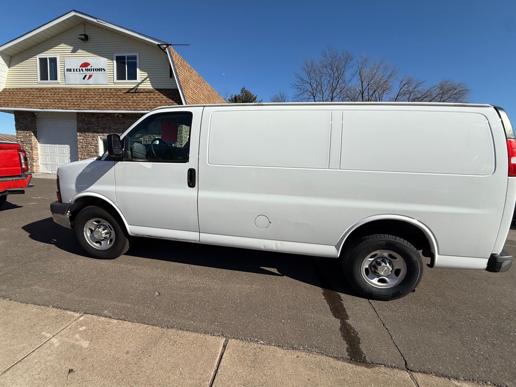 2016 Chevrolet Express Image 3