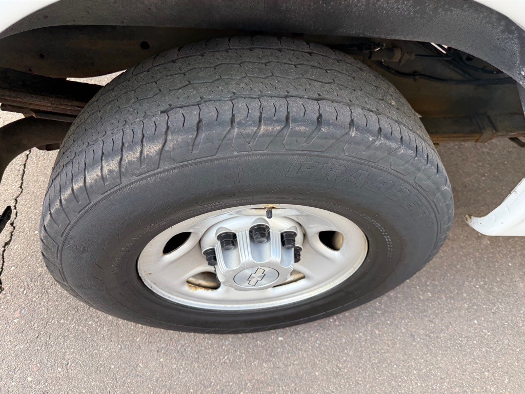2016 Chevrolet Express Image 8