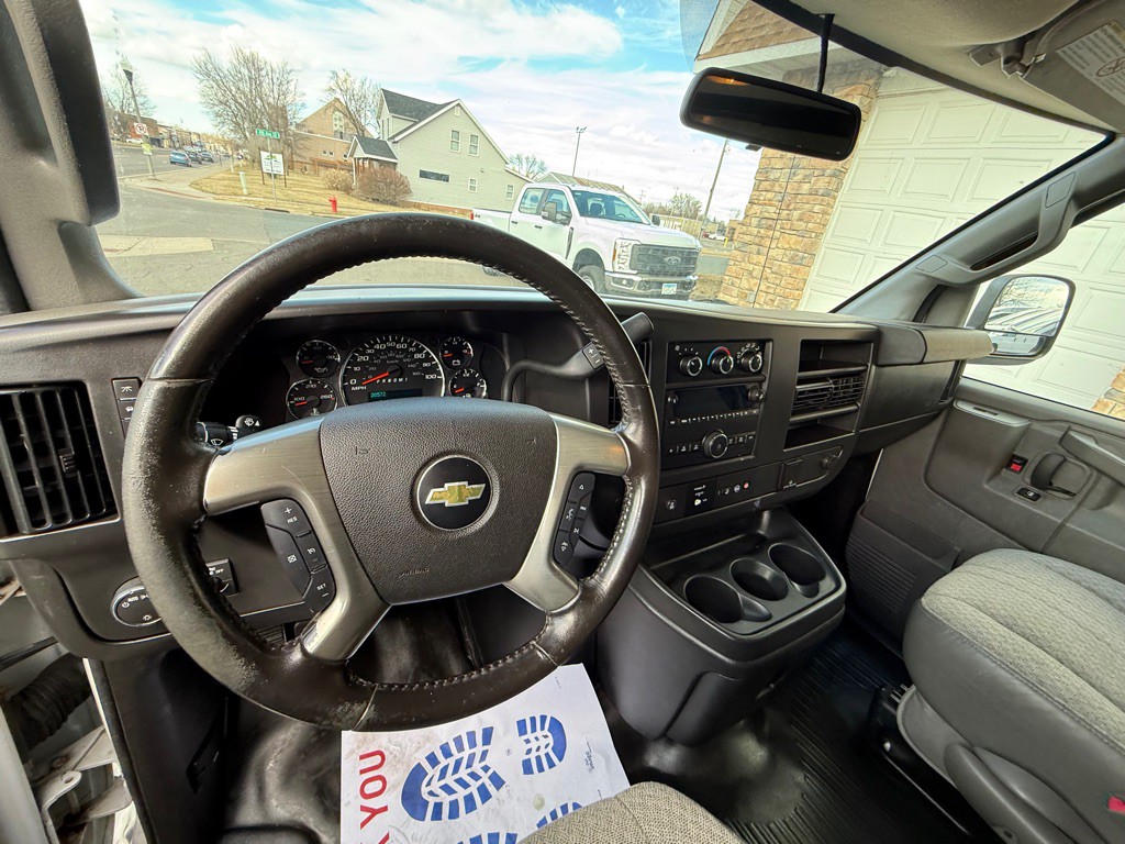 2016 Chevrolet Express Image 16