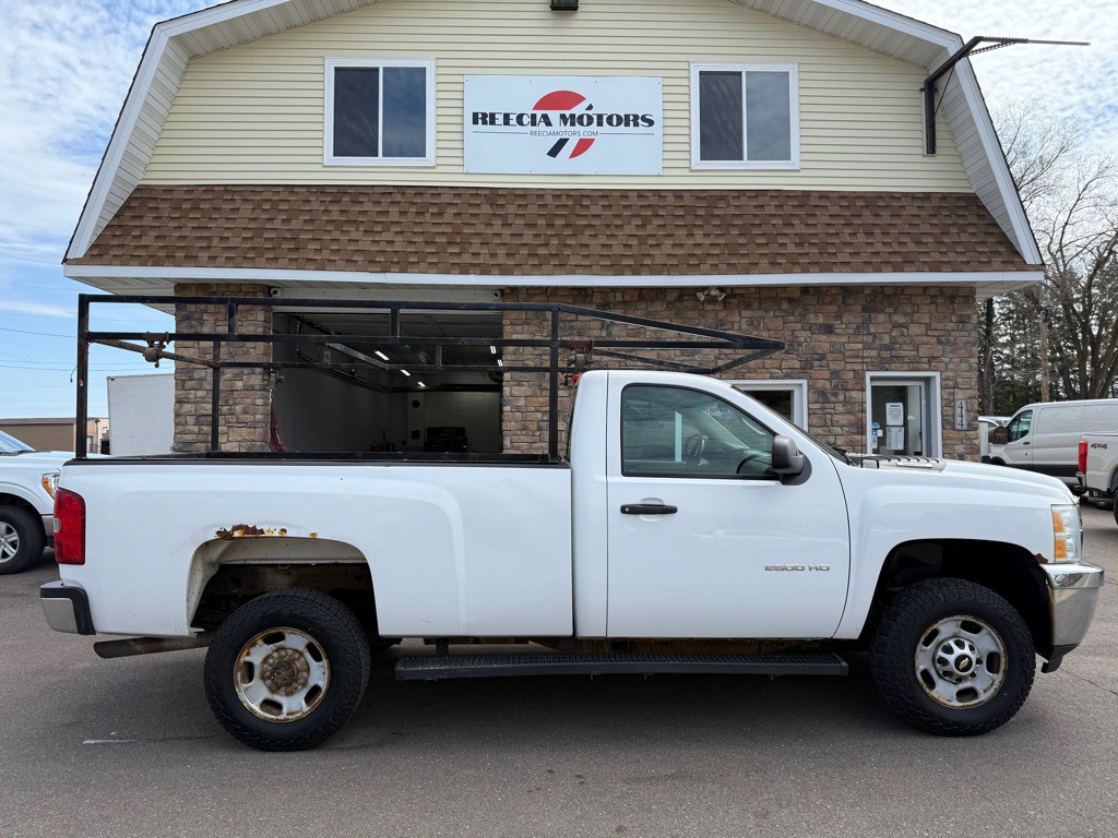 2014 Chevrolet Silverado 1500 Image 2