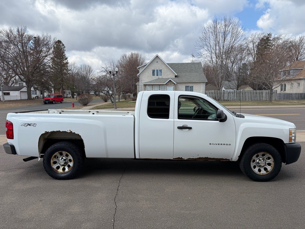 2011 Chevrolet Silverado 1500 Image 2