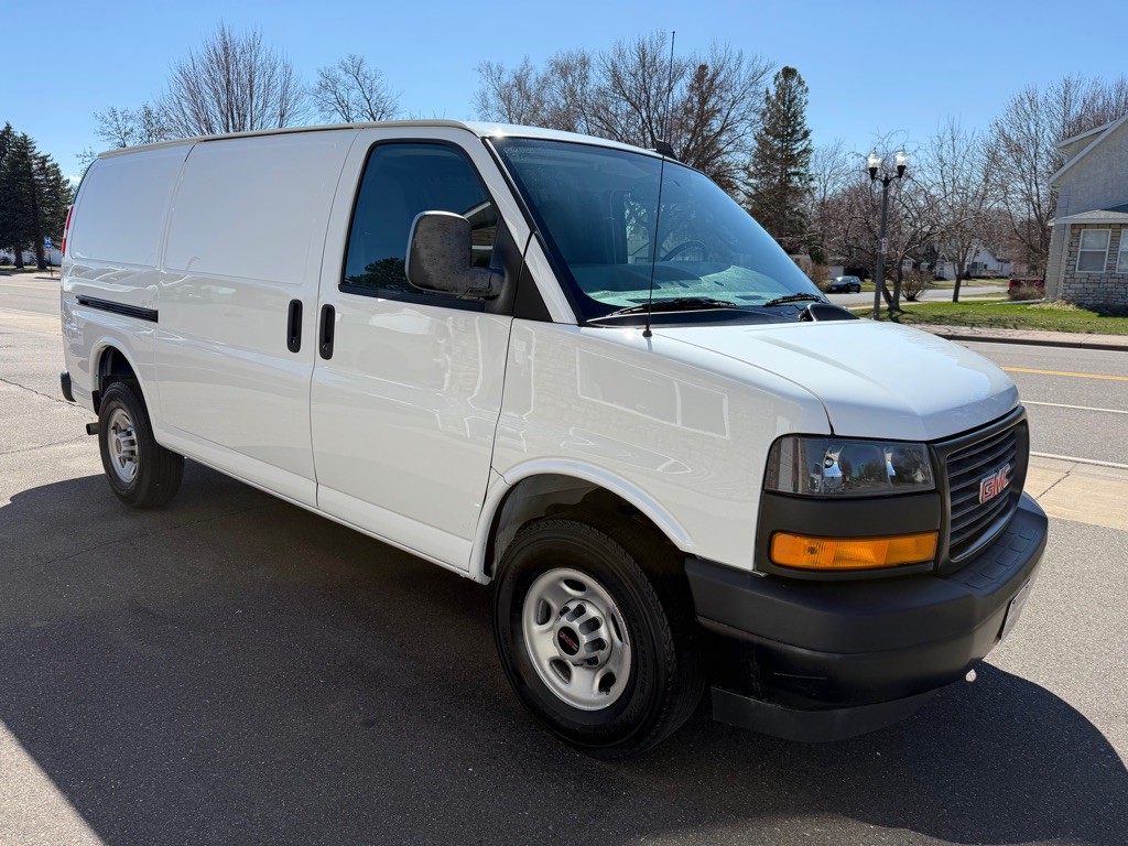 2023 GMC Savana Image 1