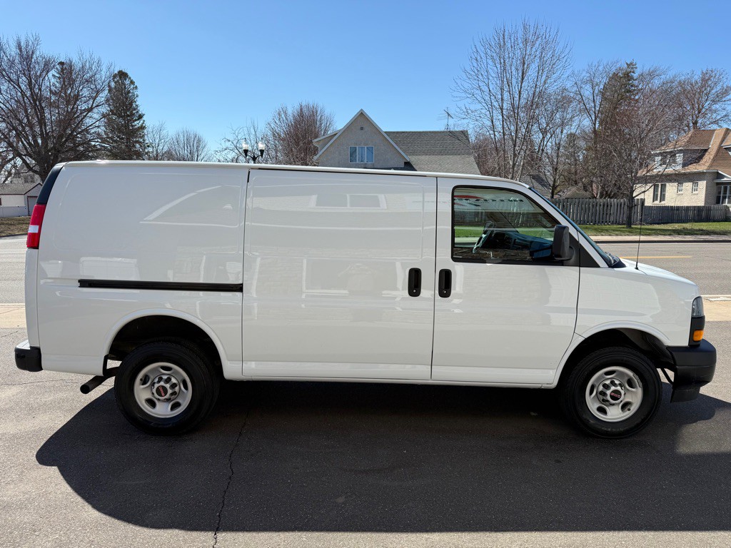 2023 GMC Savana Image 2
