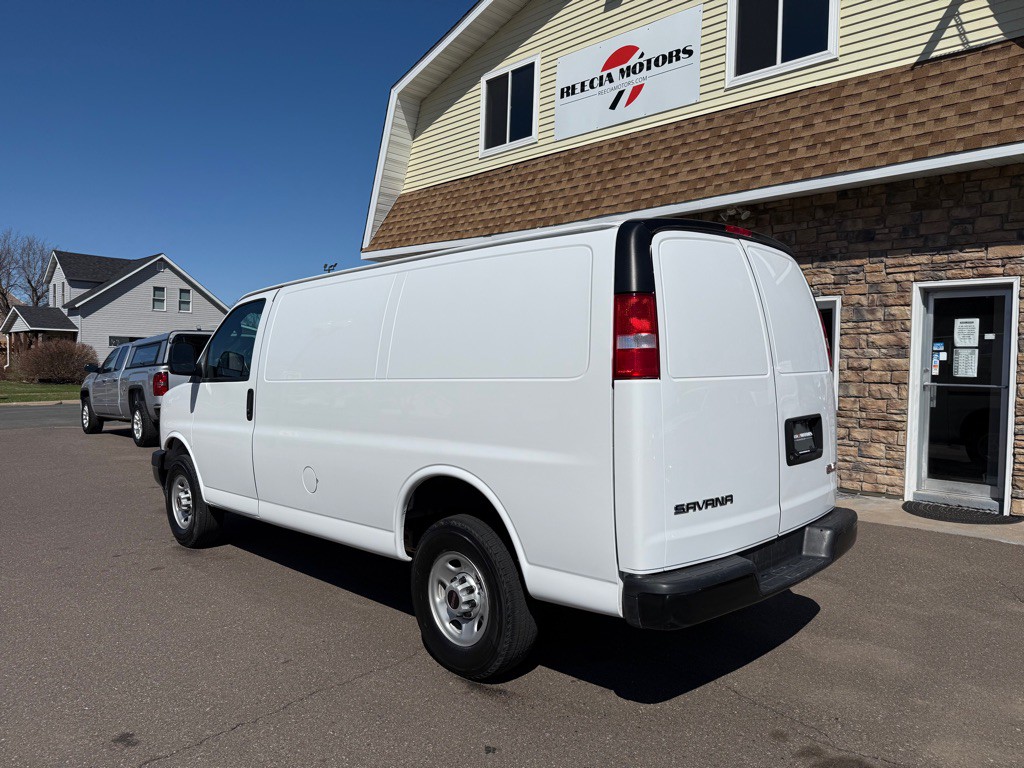 2023 GMC Savana Image 5