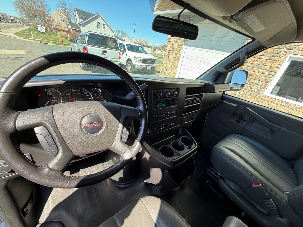 2023 GMC Savana Image 23