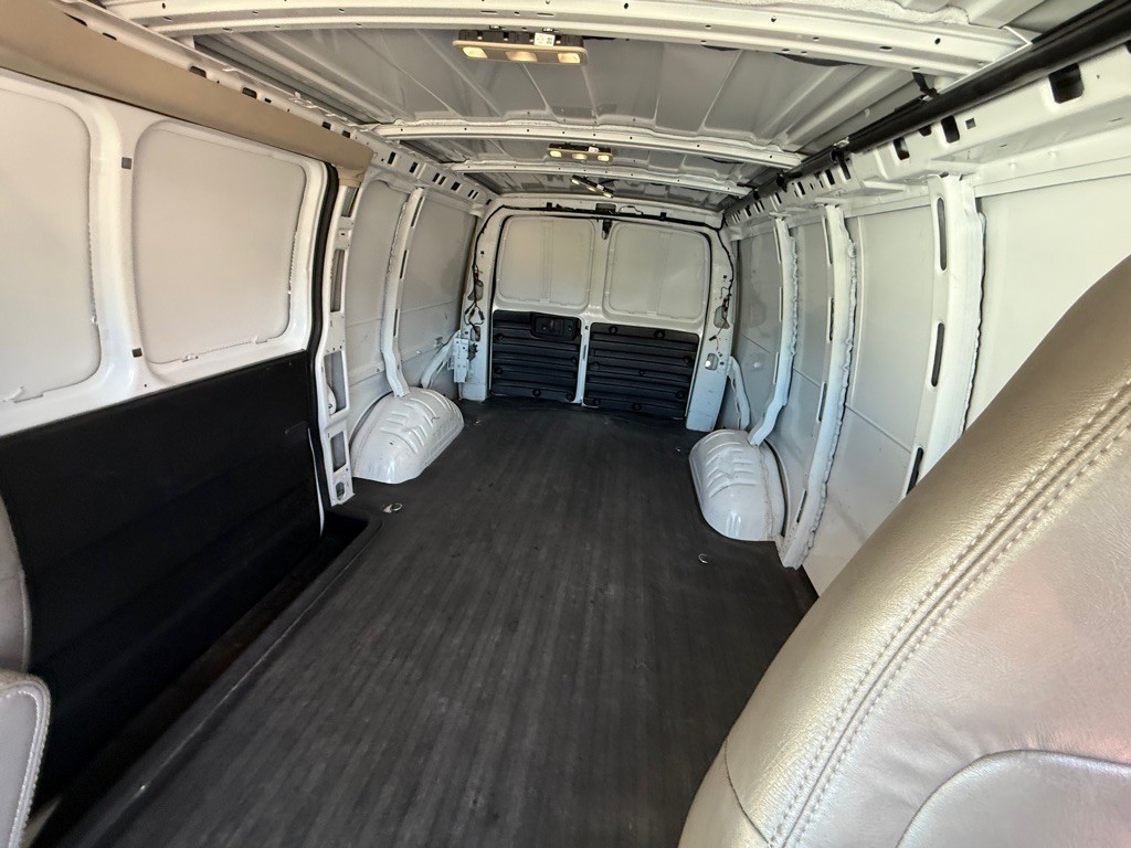 2023 GMC Savana Image 24