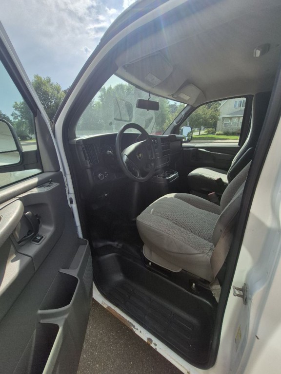 2014 Chevrolet Express Image 9