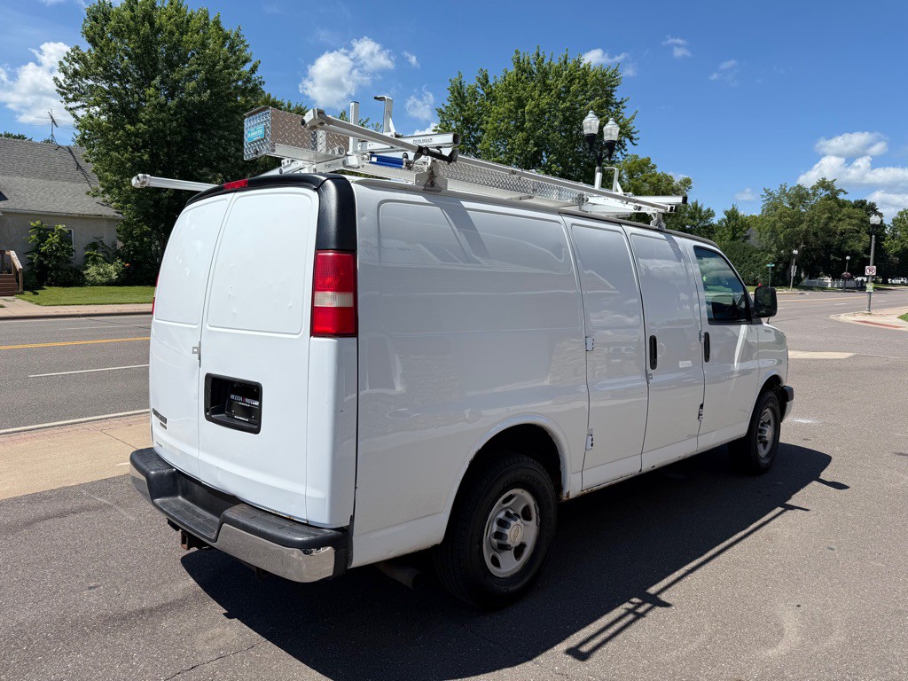 2013 Chevrolet Express Image 3