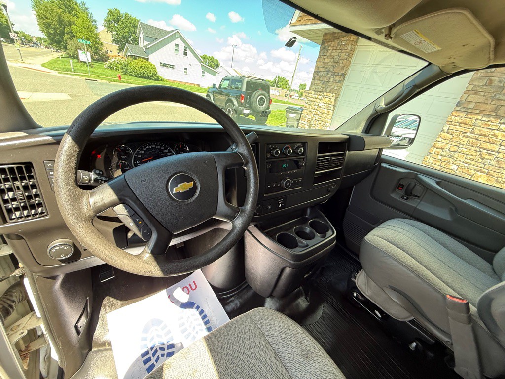 2013 Chevrolet Express Image 20