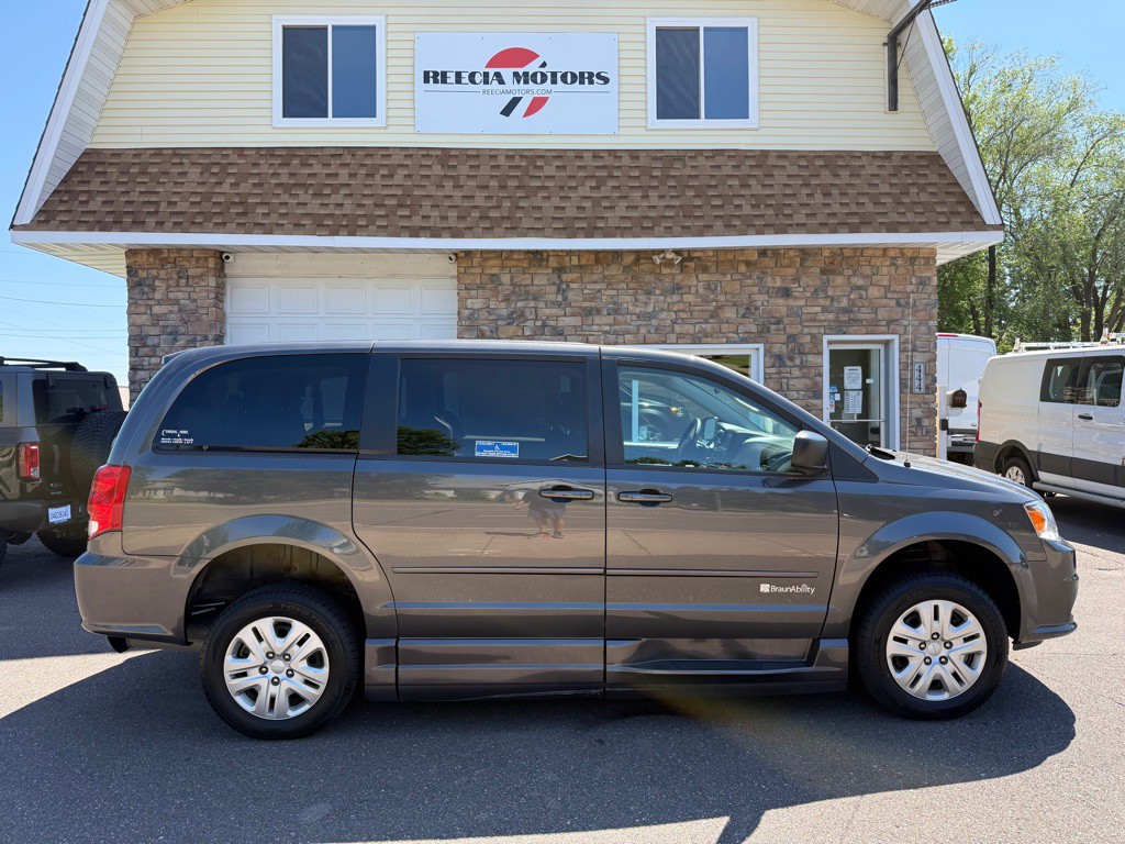 2016 Dodge Grand Caravan Image 2
