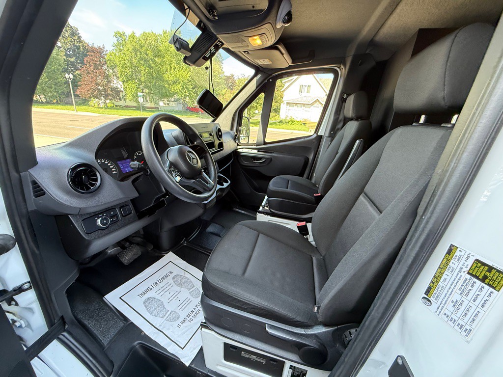 2023 Mercedes-Benz Sprinter Image 9