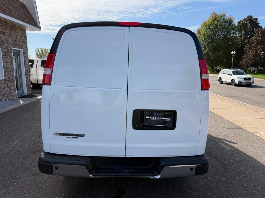 2020 Chevrolet Express Image 4