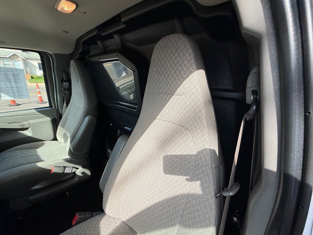 2020 Chevrolet Express Image 21