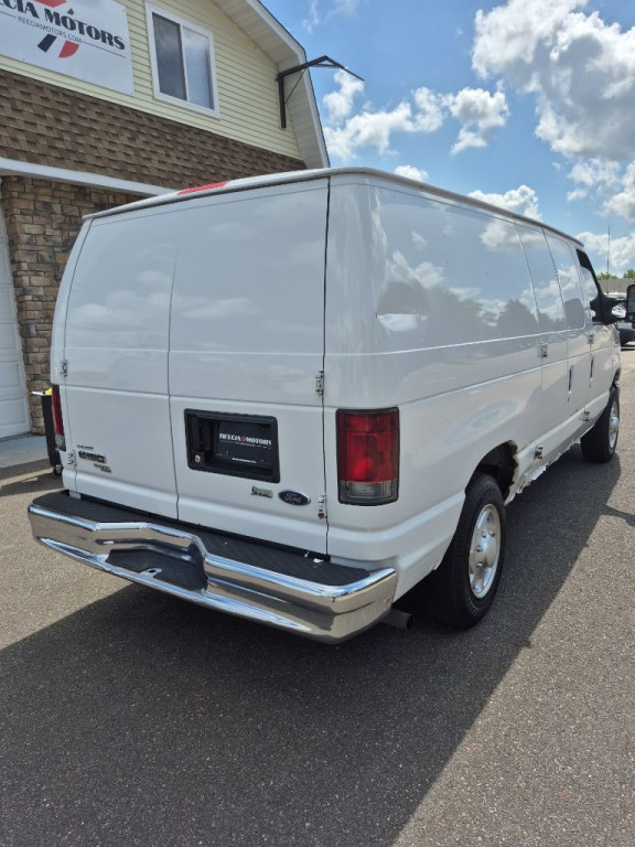 2013 Ford E-series Image 2