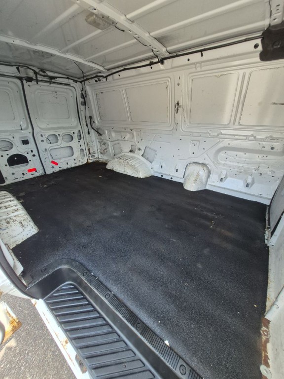 2013 Ford E-series Image 12
