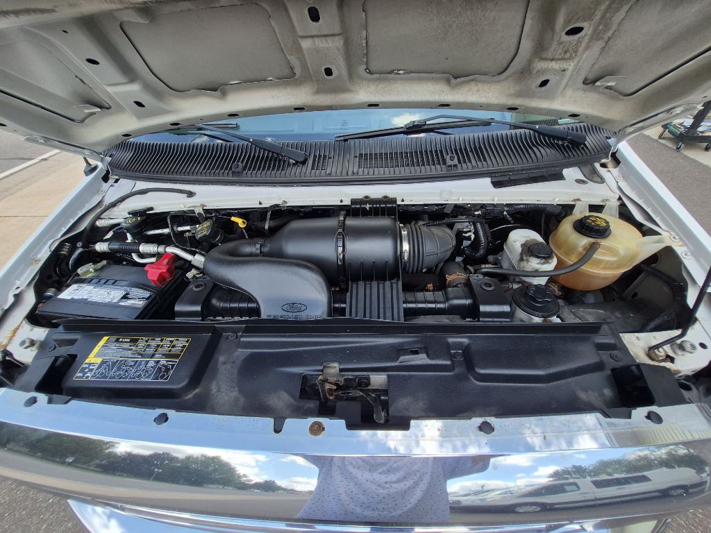 2013 Ford E-series Image 16