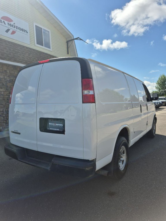 2017 Chevrolet Express Image 4