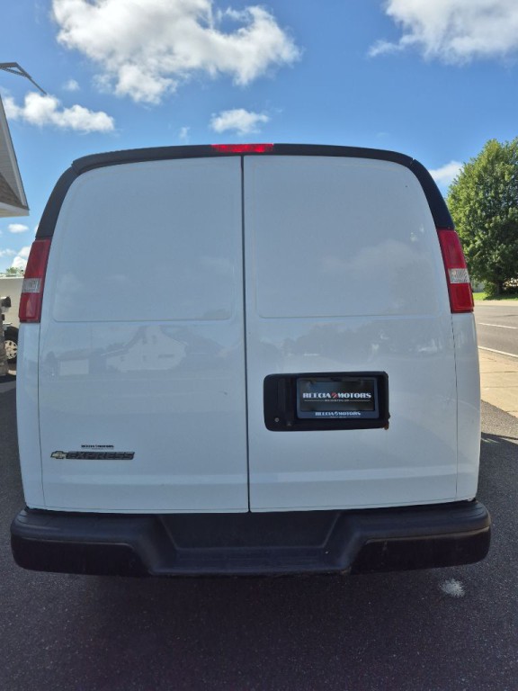 2017 Chevrolet Express Image 6
