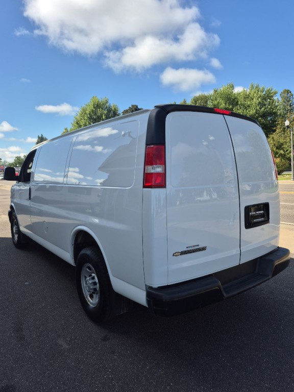 2017 Chevrolet Express Image 7