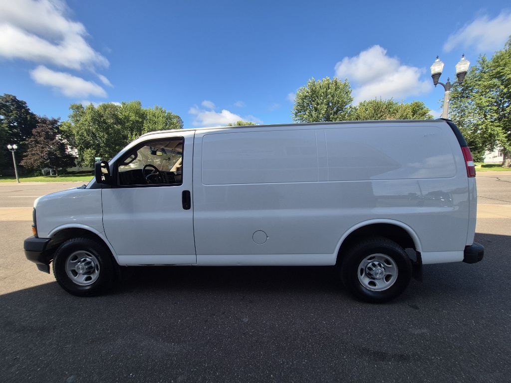 2017 Chevrolet Express Image 8