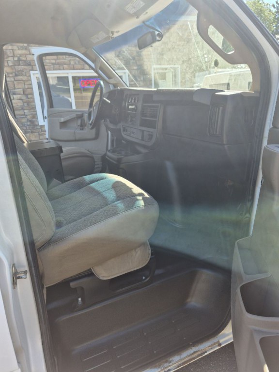 2017 Chevrolet Express Image 8