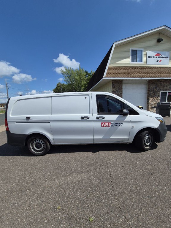 2023 Mercedes-Benz Metris Image 2