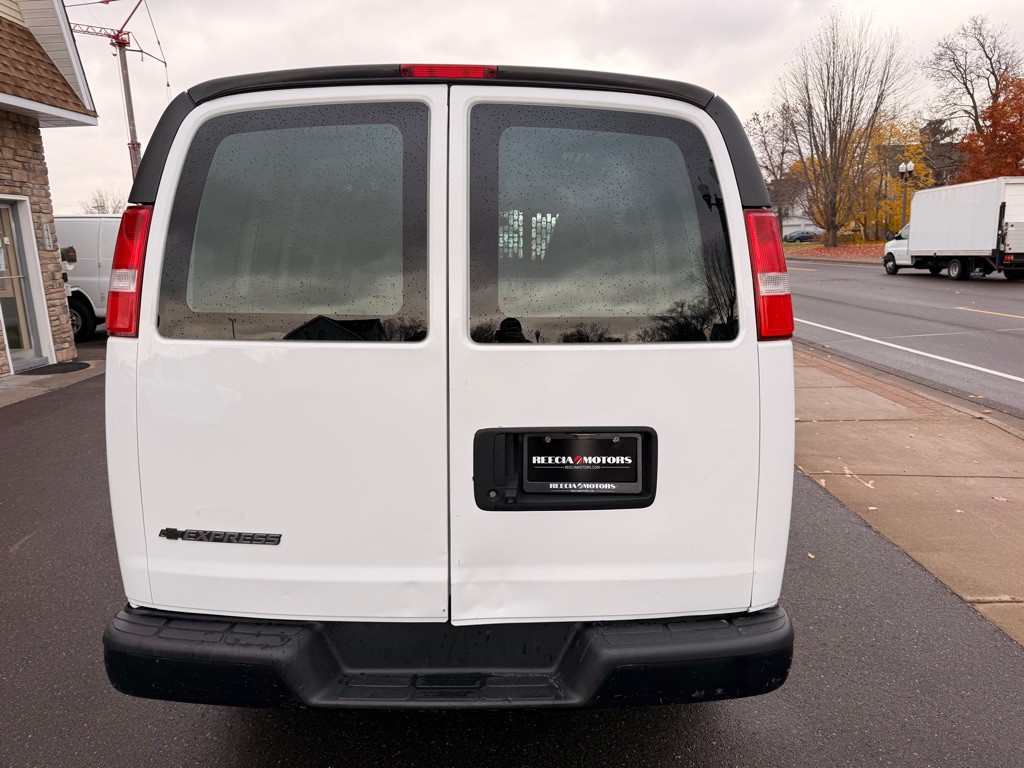 2020 Chevrolet Express Image 4