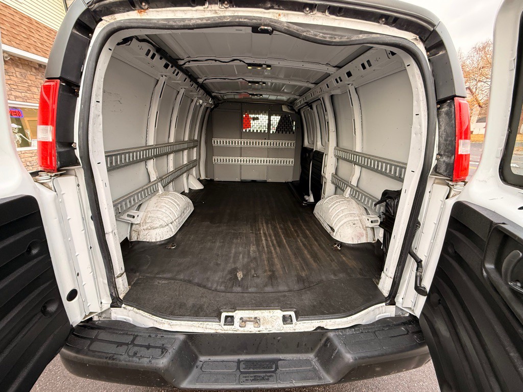 2020 Chevrolet Express Image 11