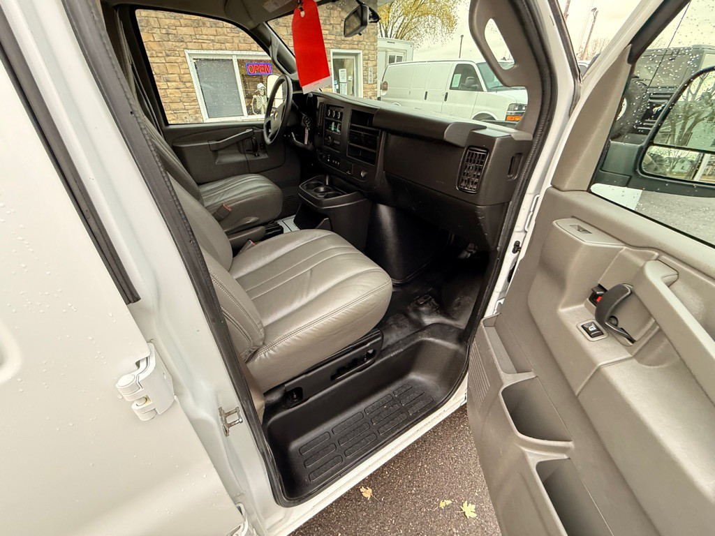 2020 Chevrolet Express Image 16