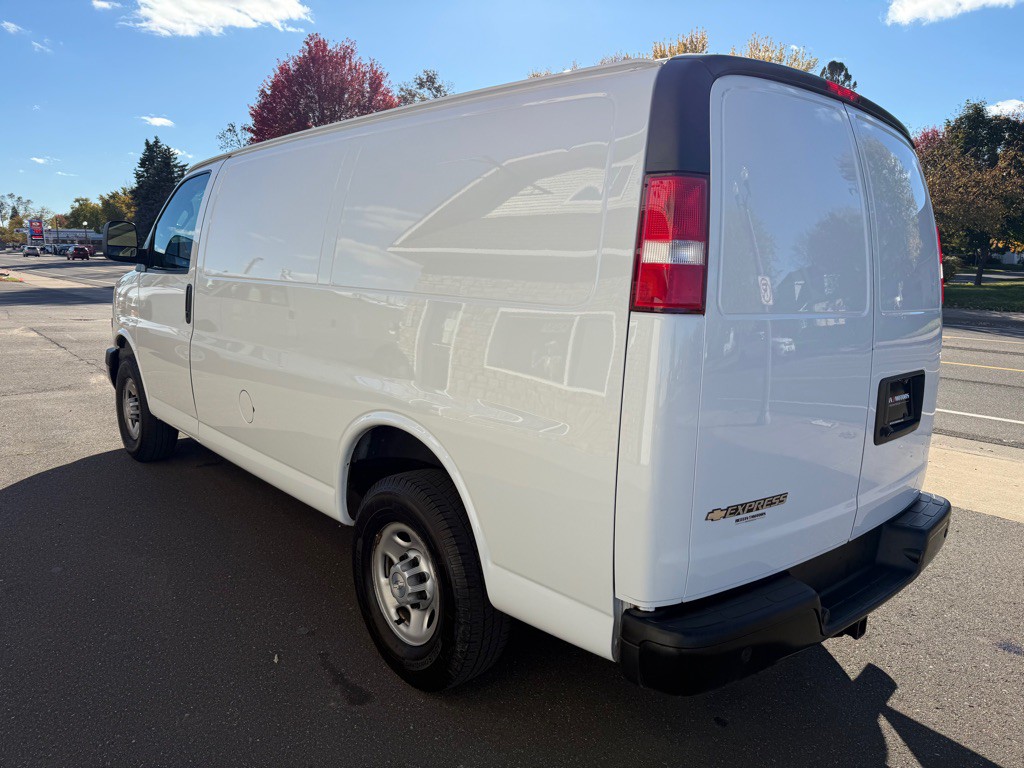 2019 Chevrolet Express Image 4