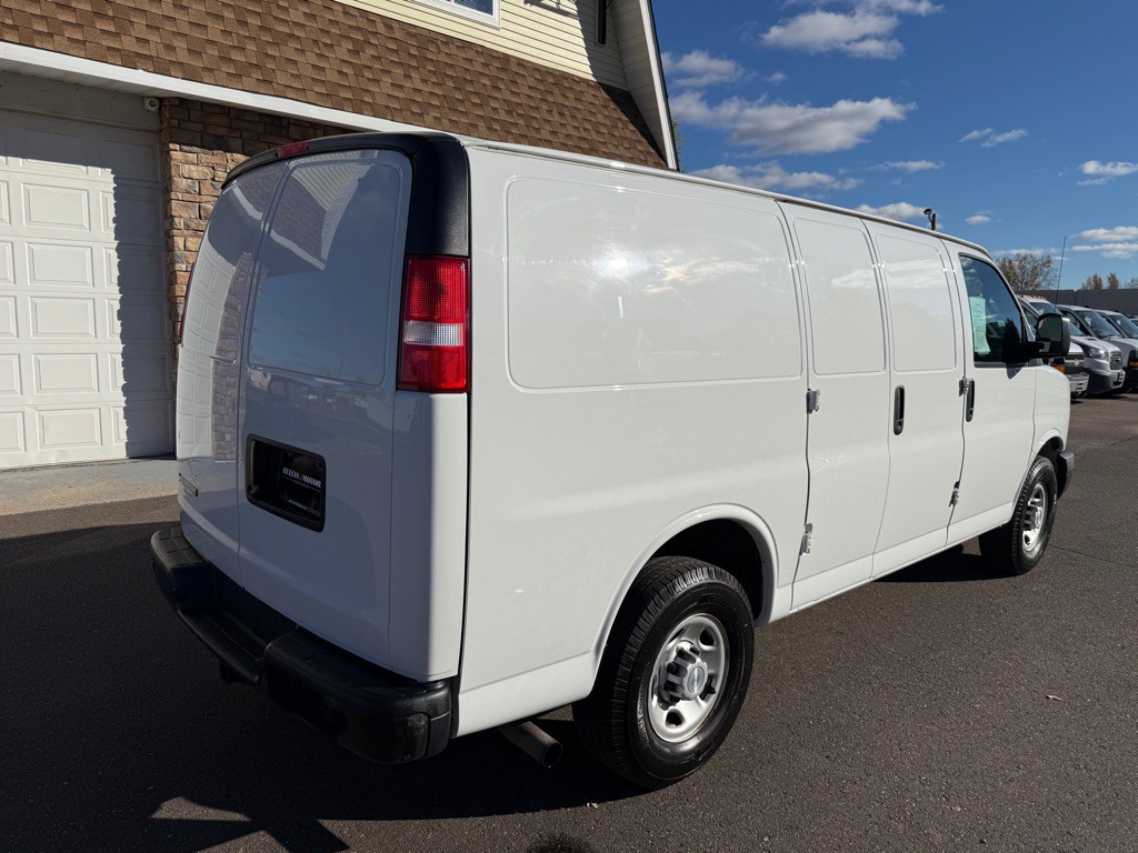 2019 Chevrolet Express Image 5