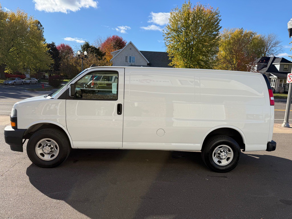 2019 Chevrolet Express Image 6