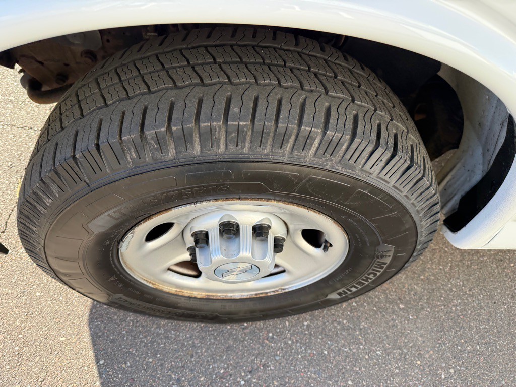 2019 Chevrolet Express Image 9