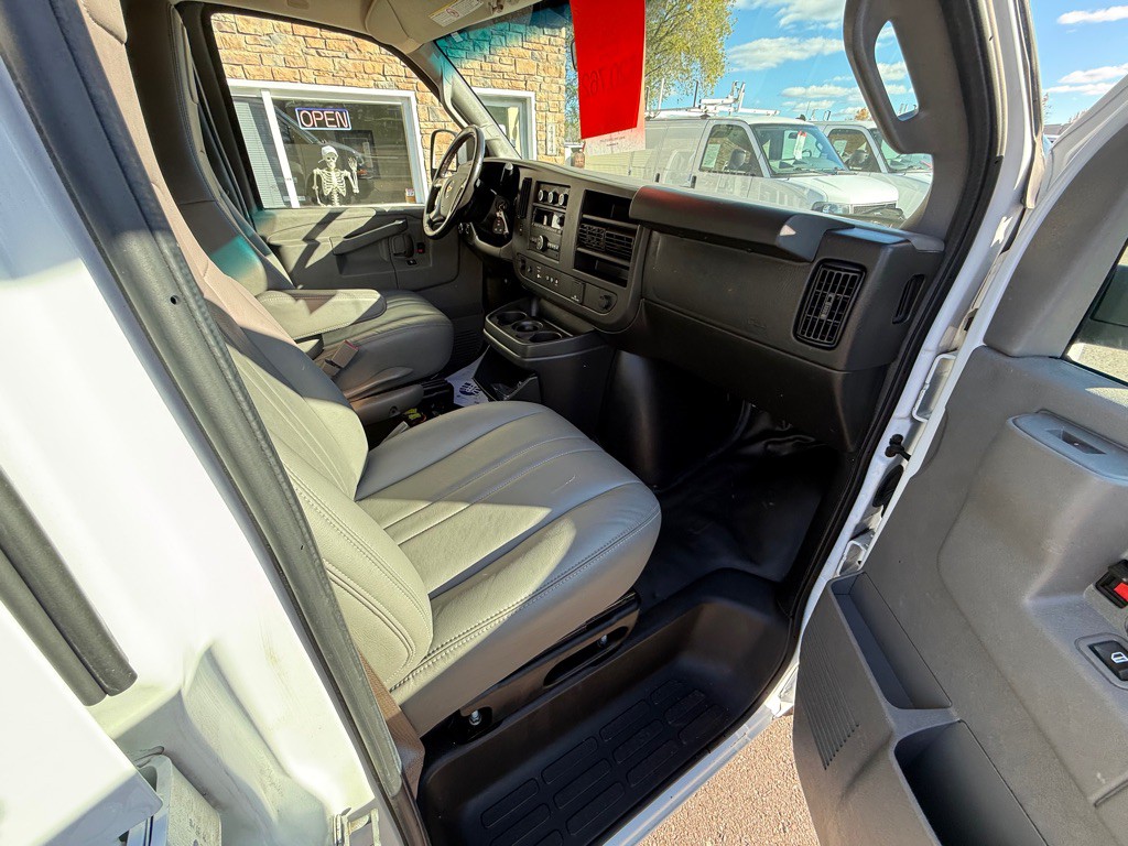 2019 Chevrolet Express Image 21