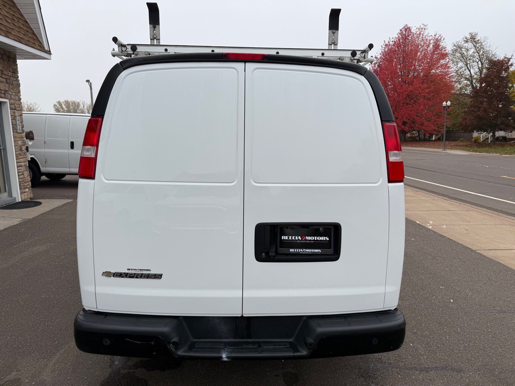 2019 Chevrolet Express Image 4
