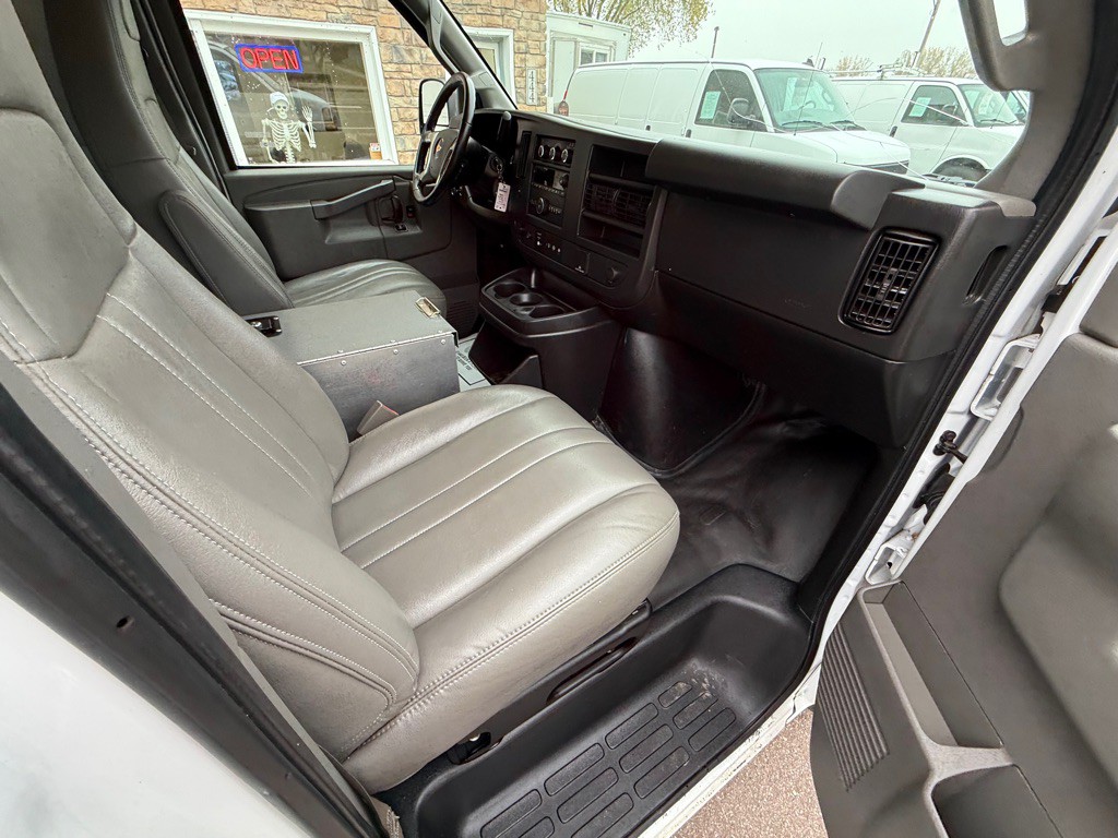 2019 Chevrolet Express Image 16